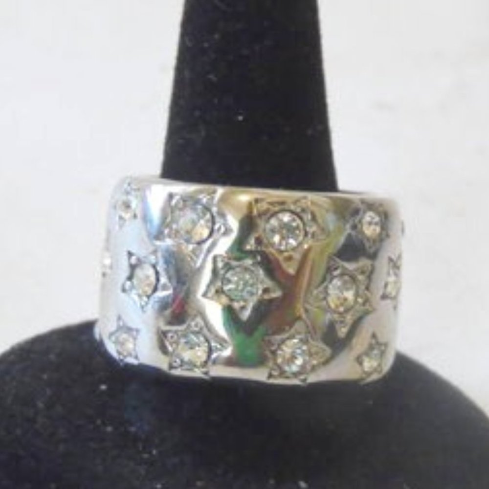 Elegant Silver Star-Studded Ring
